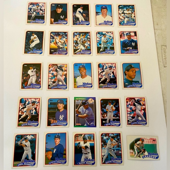 Lot of 25 New York Yankees Baseball Cards Circa 1989 Mostly Tops MLB - Picture 1 of 5